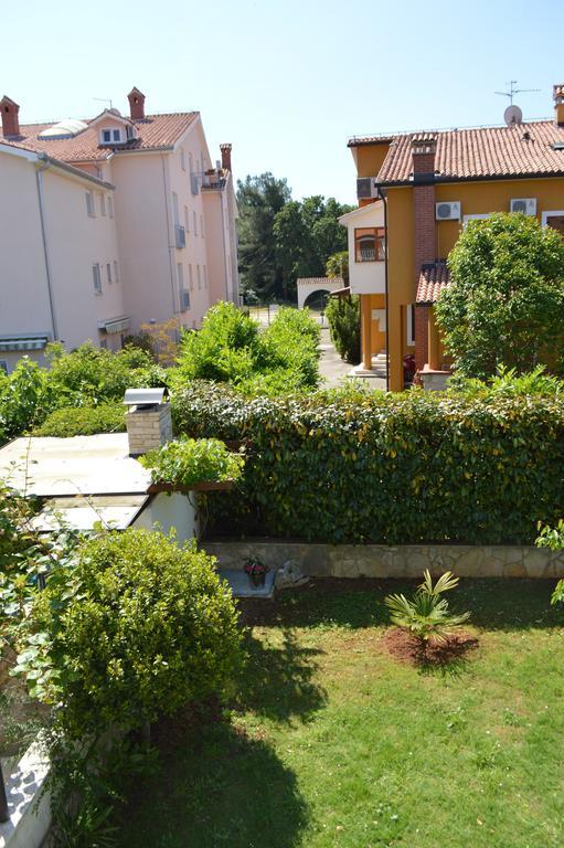 Apartment Bozac Ровінь Екстер'єр фото