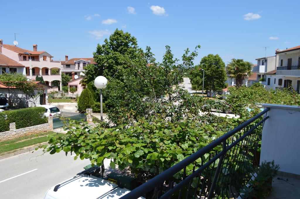 Apartment Bozac Ровінь Екстер'єр фото